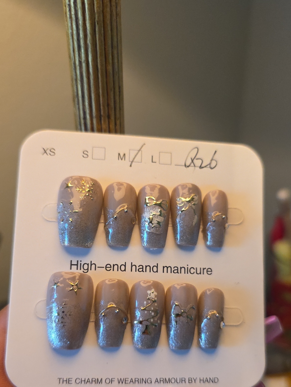 Xmas Press-On Nails with Gold Accents -